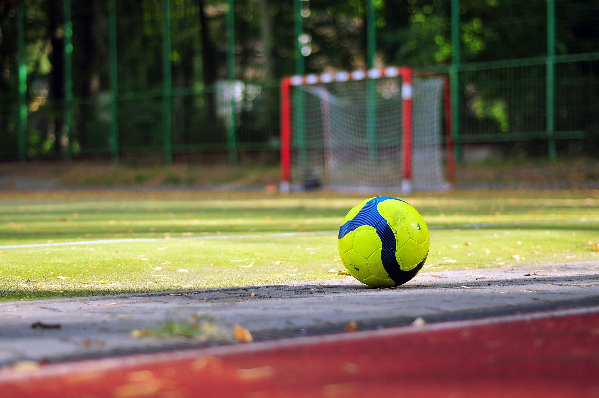 soccer-933037_1920
