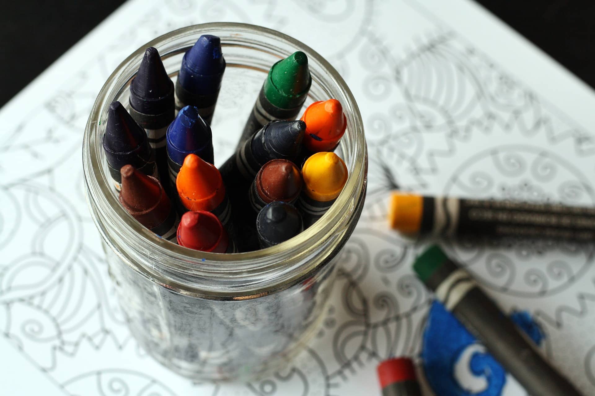 crayons-gc8f09048e_1920