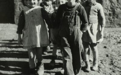 LES ENFANTS DU CHÂTEAU DE LA HILLE