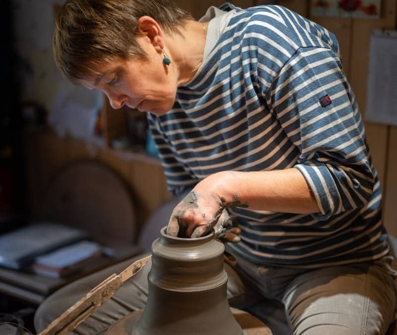Al-terre poterie : céramiques en grès,  épis de faîtage