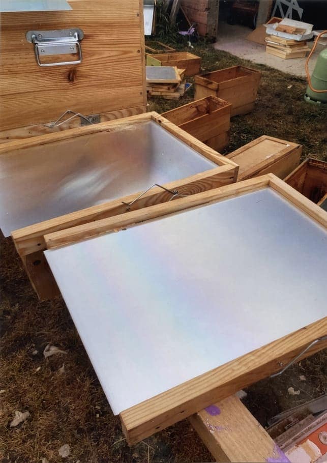 plaque de zinc sur une ruche