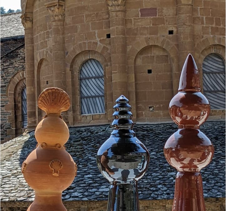 Al-terre poterie : céramiques en grès, épis de faîtage